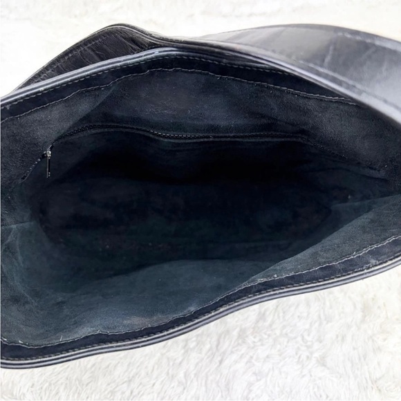 Gucci Black Leather Shoulder Bag - Picture 8 of 13